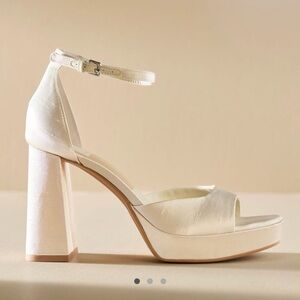 Dolce Vita Pandro Platform Heels White Satin Size 7.5